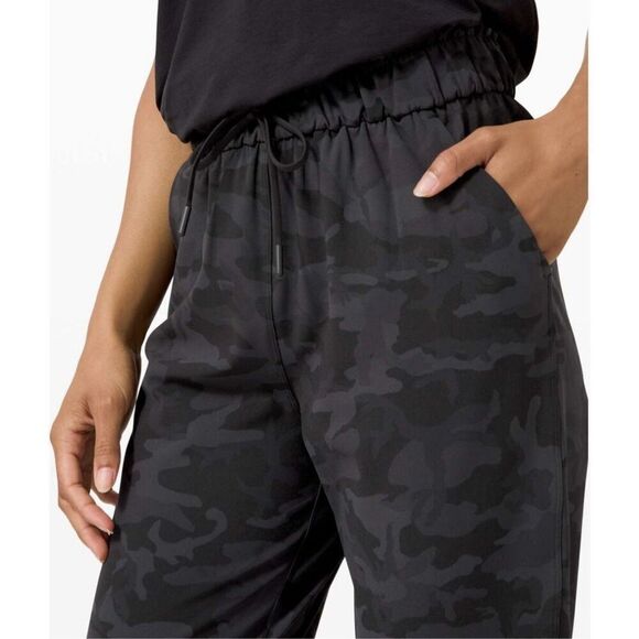 NWOT Lululemon Camo Keep Moving Pant 7/8 High-Rise l Camo Multi Grey, Sz 8 $128 - Picture 2 of 9
